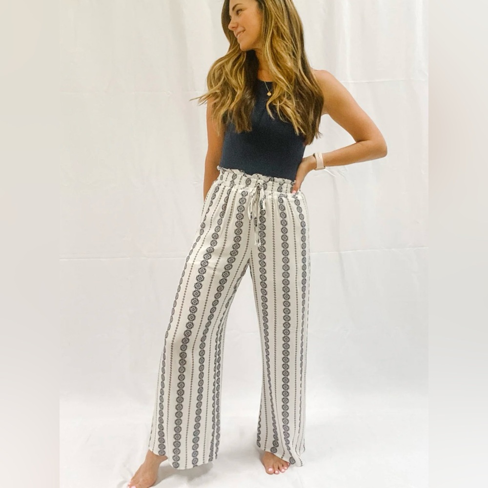 Boho Wideleg pant in white and blue size Small